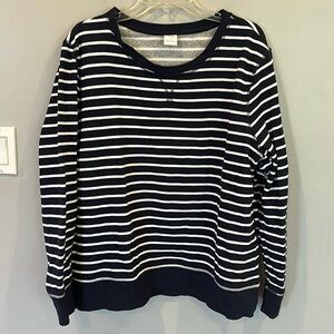 Amazon Essentials women’s sweatshirt size XL in blue and white stripe
